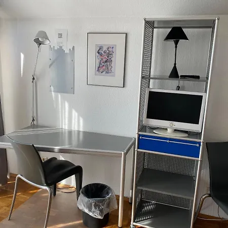 Apartmenthaus Zentrum Komfort Mit Minikuchen Verschiedener Grossen Kassel