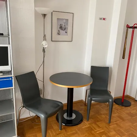 Apartmenthaus Zentrum Komfort Mit Minikuchen Verschiedener Grossen Kassel