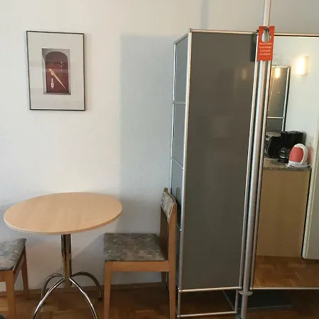 Apartmenthaus Zentrum Komfort Mit Minikuchen Verschiedener Grossen Kassel