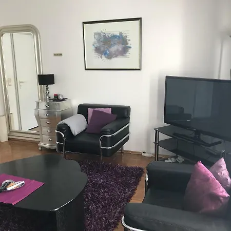 Apartmenthaus Zentrum Komfort Mit Minikuchen Verschiedener Grossen